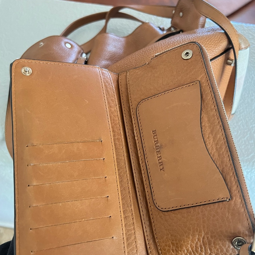Burberry bag with Matching wallet - Picture 8 of 9